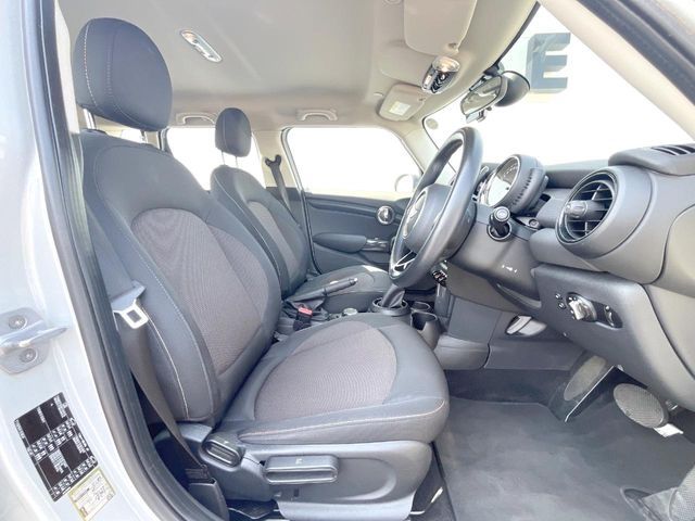 BMW MINI COOPER D 5D 2017 Image 31