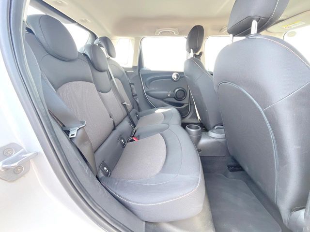 BMW MINI COOPER D 5D 2017 Image 31