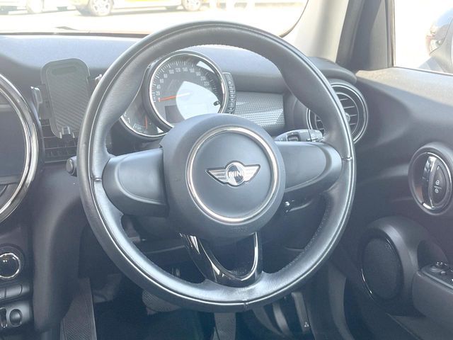 BMW MINI COOPER D 5D 2017 Image 31