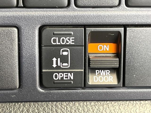 TOYOTA NOAH HYBRID 2016 Image 31