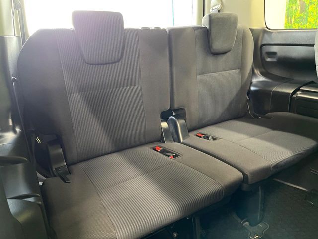 TOYOTA NOAH HYBRID 2016 Image 31