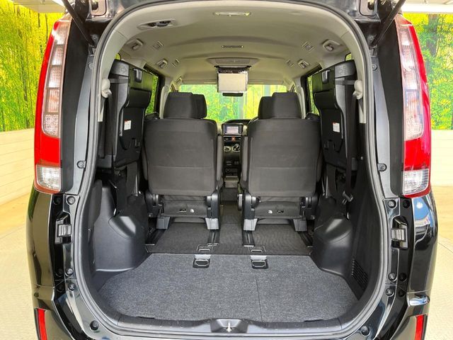 TOYOTA NOAH HYBRID 2016 Image 31