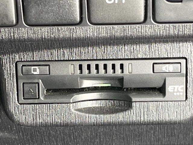 TOYOTA PRIUS ALPHA 2019 Image 31