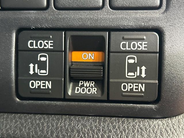 TOYOTA VOXY 2021 Image 31