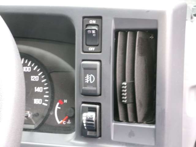 ISUZU ELF 2018 Image 31