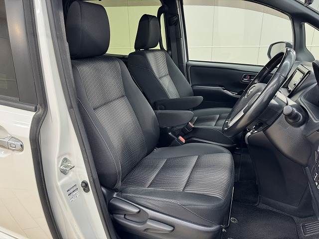 TOYOTA VOXY 2018 Image 31