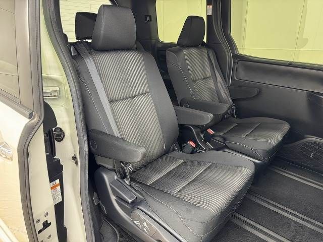 TOYOTA VOXY 2018 Image 31