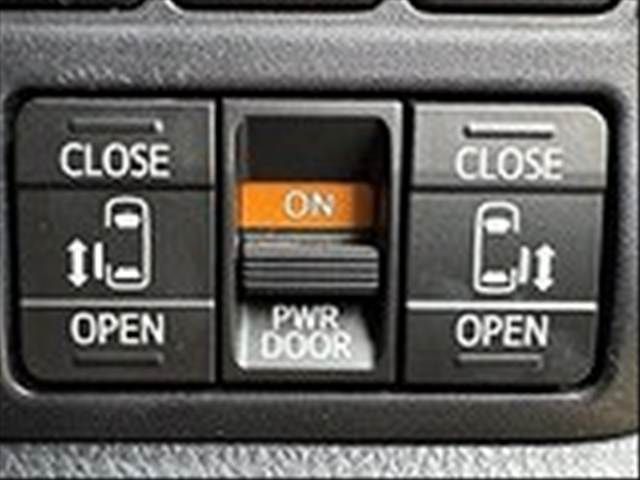 TOYOTA VOXY 2018 Image 31