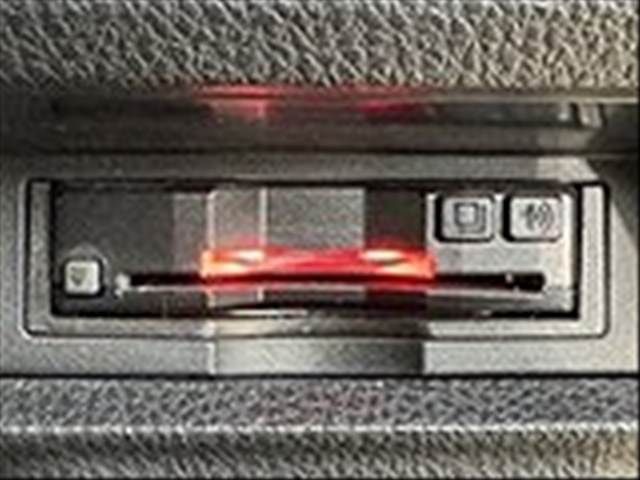 TOYOTA VOXY 2018 Image 31