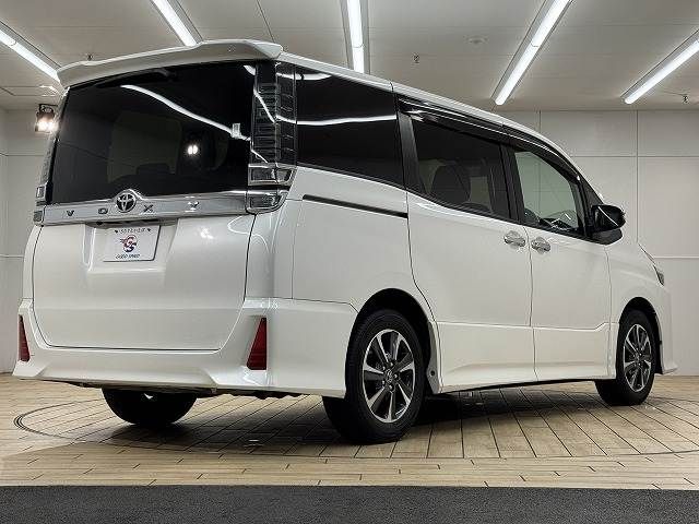TOYOTA VOXY 2018 Image 31