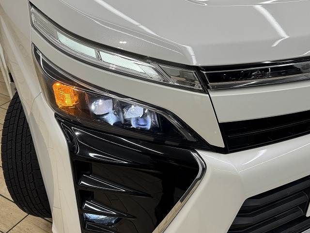 TOYOTA VOXY 2018 Image 31