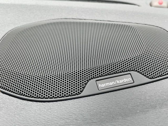 VOLVO V40 2018 Image 31