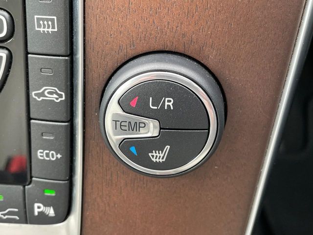 VOLVO V40 2018 Image 31