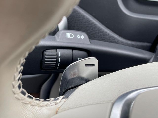 VOLVO V40 2018 Image 31