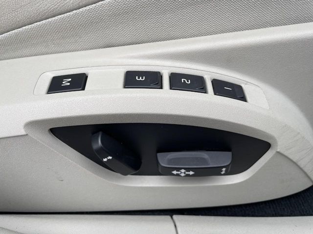 VOLVO V40 2018 Image 31