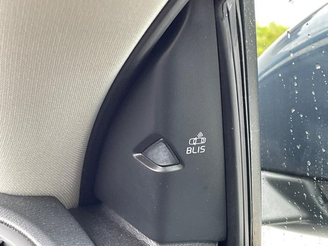 VOLVO V40 2018 Image 31