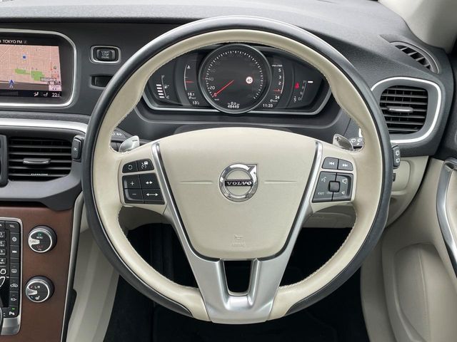 VOLVO V40 2018 Image 31