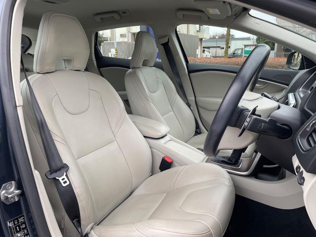 VOLVO V40 2018 Image 31