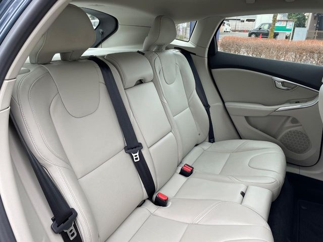 VOLVO V40 2018 Image 31