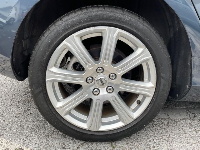 VOLVO V40 2018 Image 31