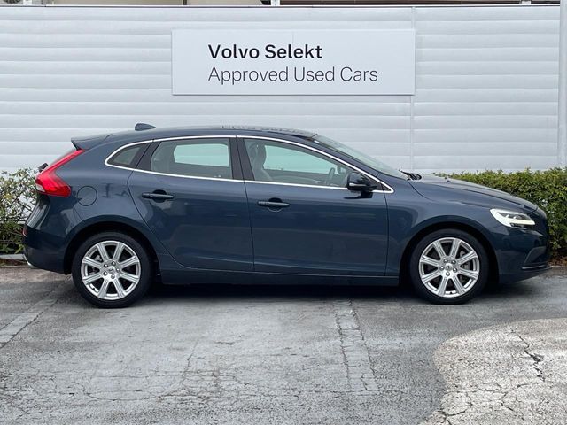 VOLVO V40 2018 Image 31