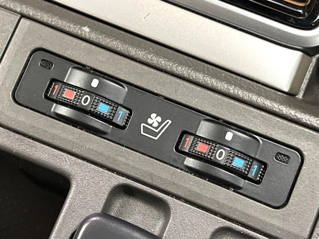 TOYOTA LANDCRUISER PRADO 2023 Image 31