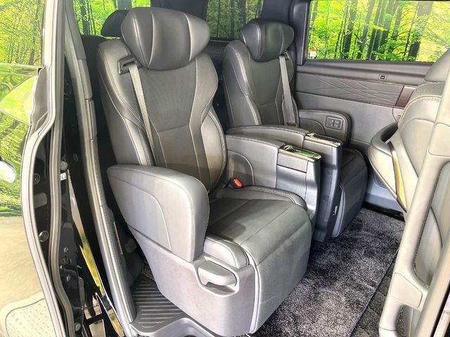 TOYOTA ALPHARD HYBRID 2024 Image 31