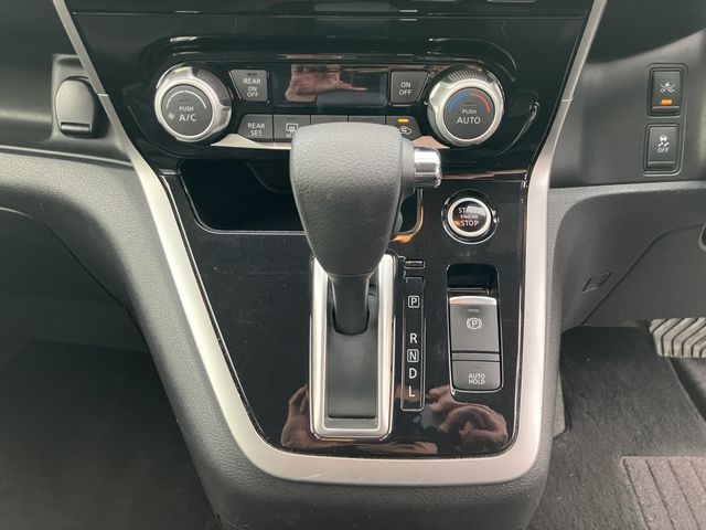 NISSAN SERENA  S-HYBRID 4WD 2018 Image 31