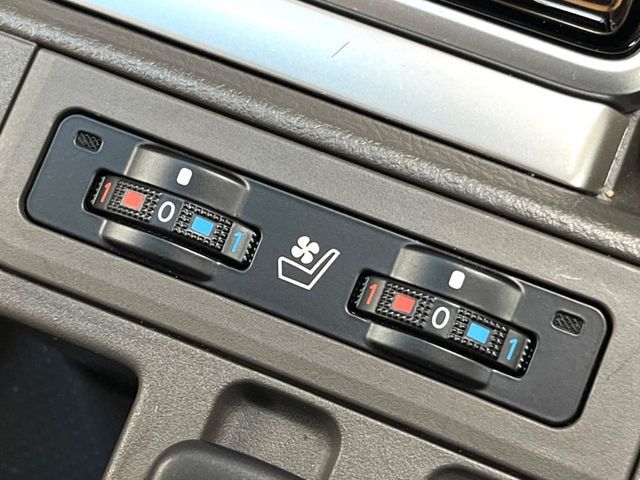 TOYOTA LANDCRUISER PRADO 2023 Image 31