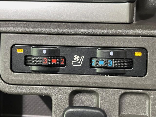 TOYOTA LANDCRUISER PRADO 2023 Image 31