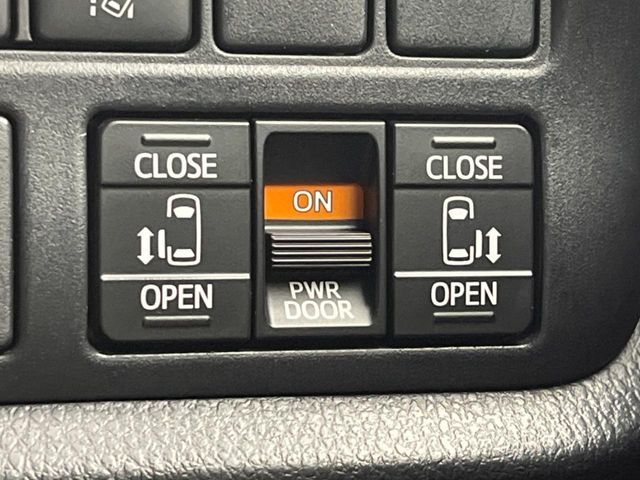 TOYOTA NOAH 2018 Image 31