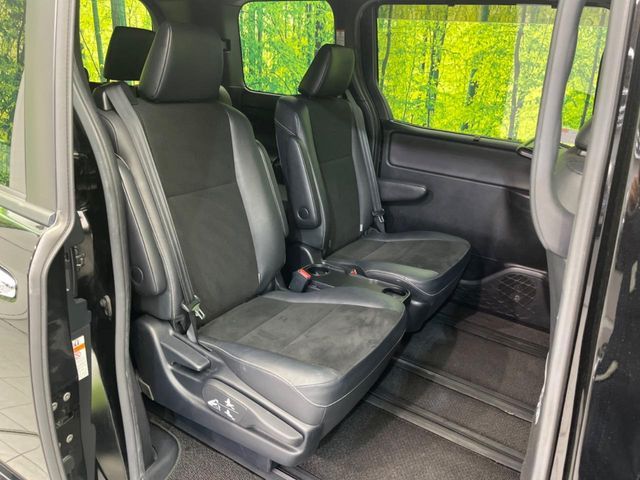 TOYOTA NOAH 2018 Image 31