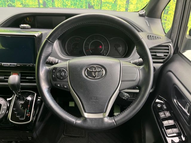 TOYOTA NOAH 2018 Image 31