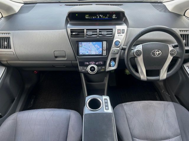 TOYOTA PRIUS ALPHA 2011 Image 31