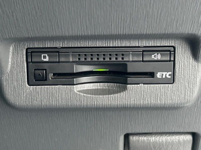 TOYOTA PRIUS ALPHA 2011 Image 31