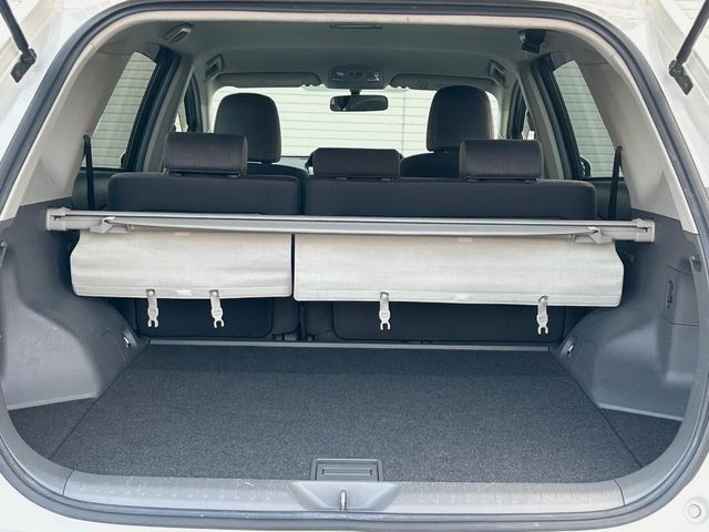 TOYOTA PRIUS ALPHA 2011 Image 31