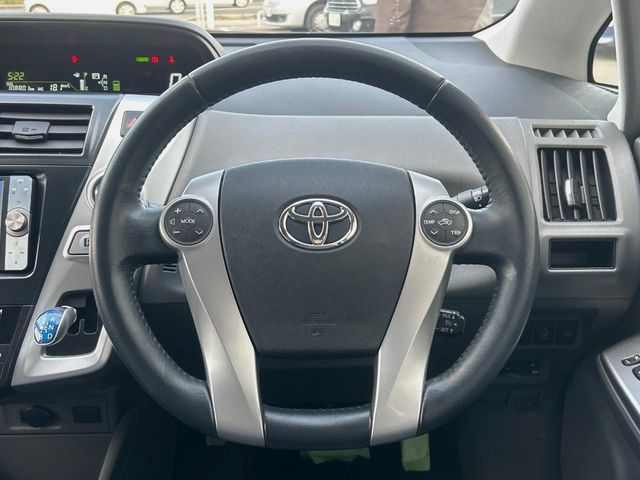 TOYOTA PRIUS ALPHA 2011 Image 31