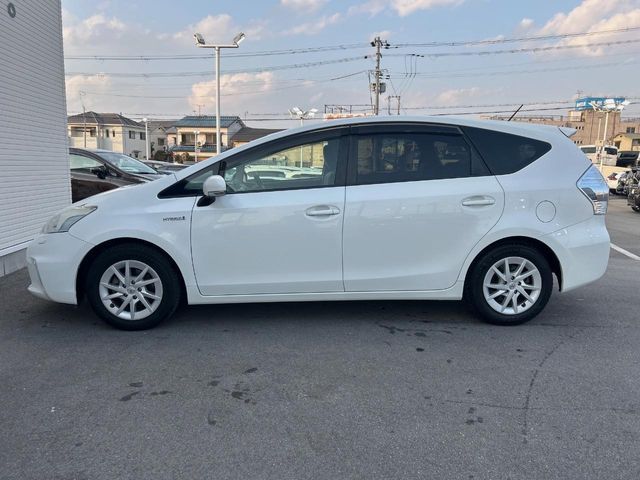 TOYOTA PRIUS ALPHA 2011 Image 31