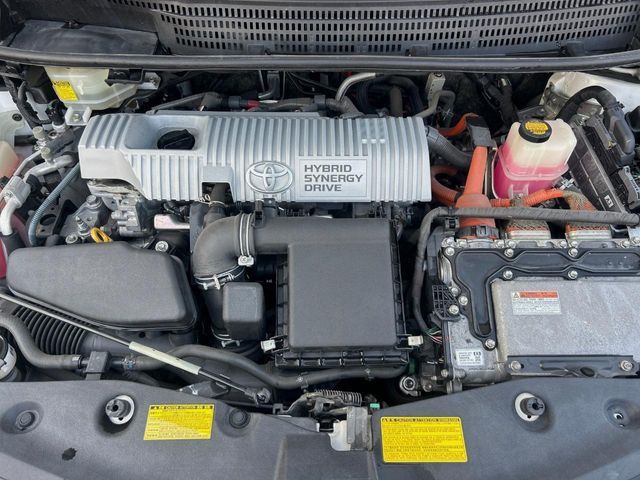 TOYOTA PRIUS ALPHA 2011 Image 31