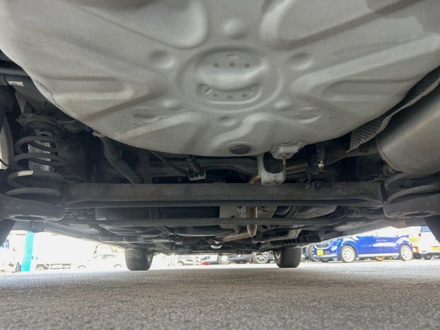 TOYOTA PRIUS ALPHA 2011 Image 31