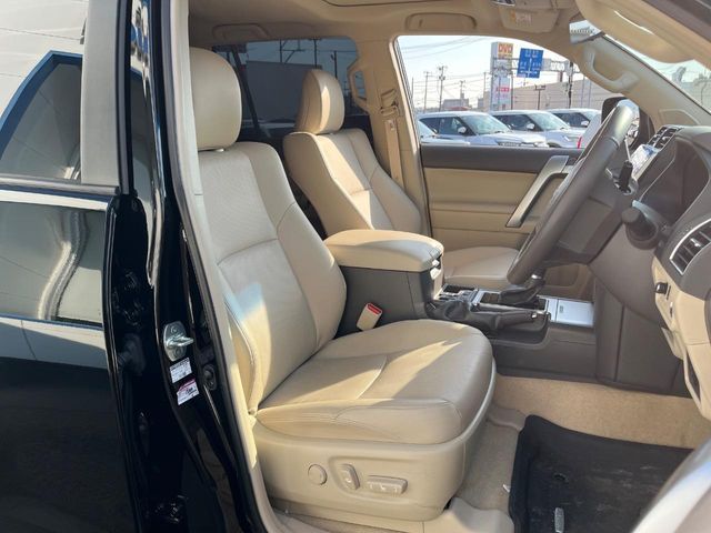 TOYOTA LANDCRUISER PRADO 2023 Image 31