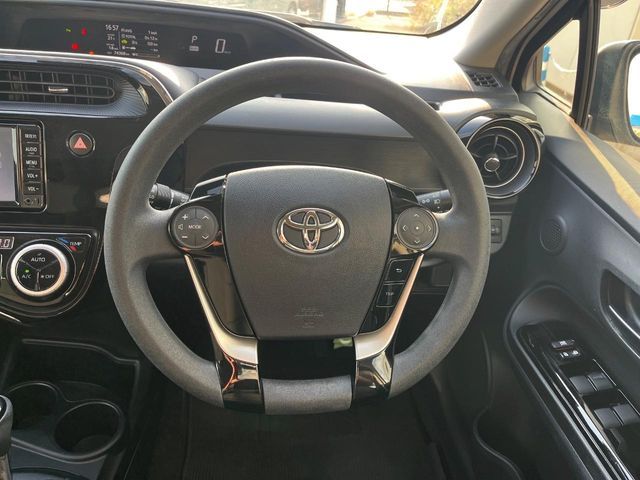 TOYOTA AQUA 2018 Image 31