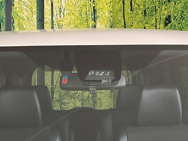 TOYOTA NOAH HYBRID 2018 Image 31