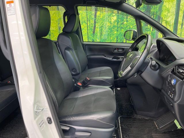 TOYOTA NOAH HYBRID 2018 Image 31