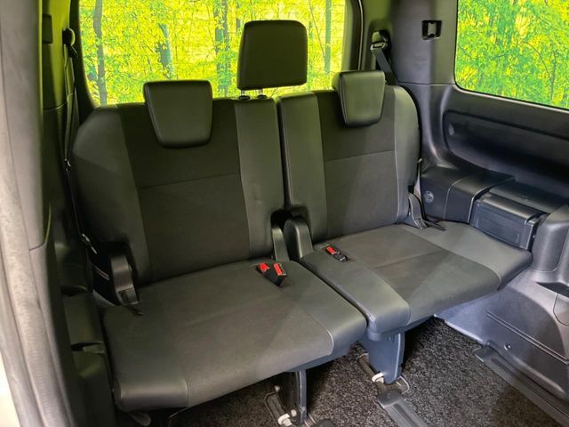 TOYOTA NOAH HYBRID 2018 Image 31