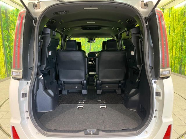 TOYOTA NOAH HYBRID 2018 Image 31