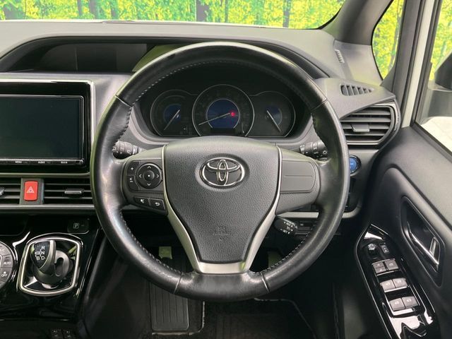 TOYOTA NOAH HYBRID 2018 Image 31