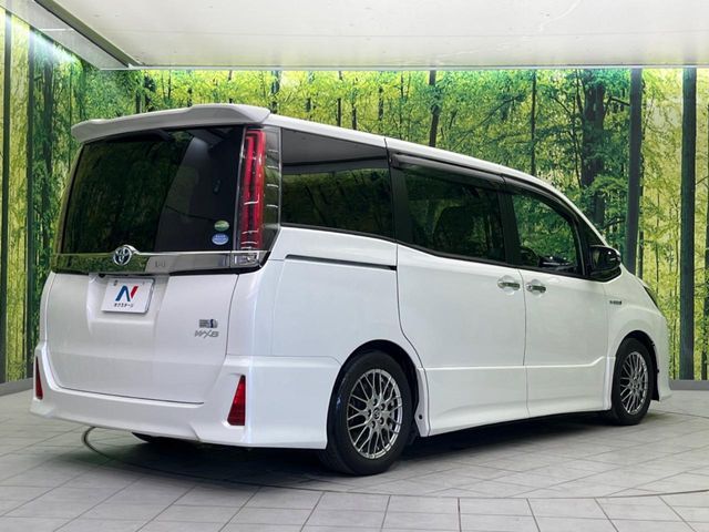 TOYOTA NOAH HYBRID 2018 Image 31