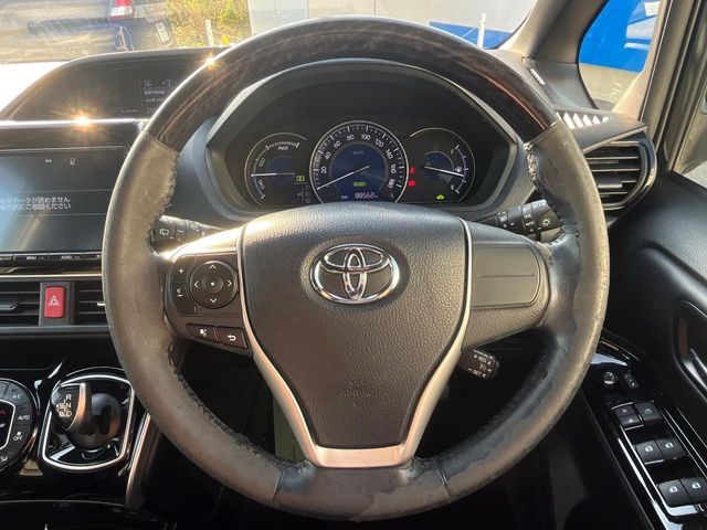 TOYOTA ESQUIRE HYBRID 2017 Image 31