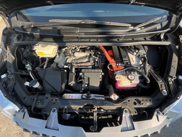 TOYOTA ESQUIRE HYBRID 2017 Image 31